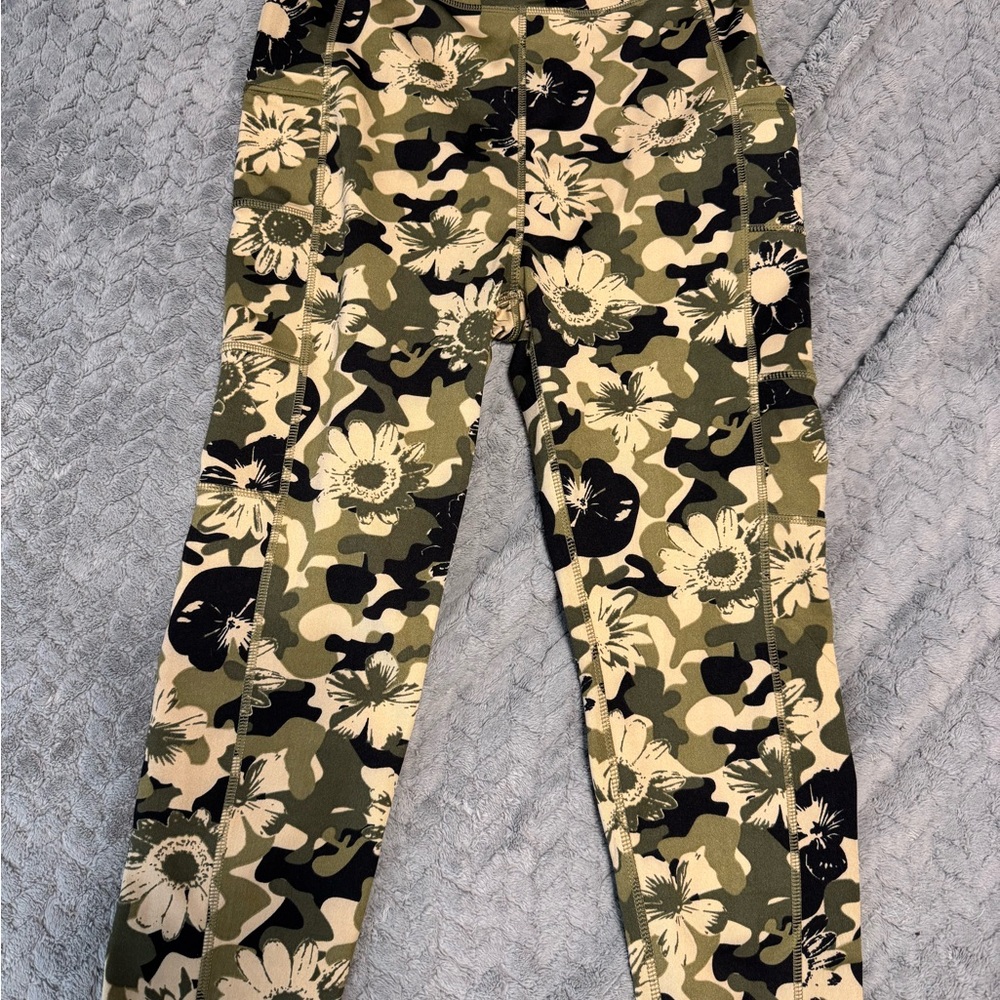 POP Fit Green and Black Leggings Durable and Stylish